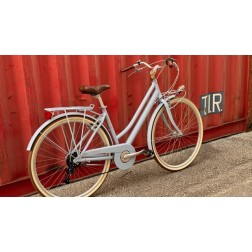 Classic Urban Bike - Stylish and Functional for the City